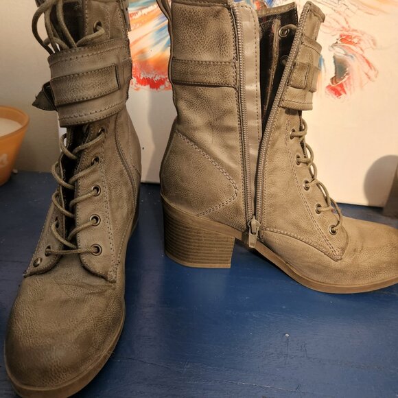 women's 6.5 G by GUESS gray distressed faux leather heeled combat boot zip/lace - Picture 6 of 9